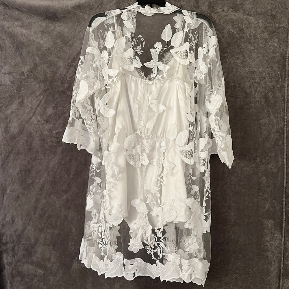 Bridal Lace Robe For Wedding Day - Picture 5 of 5